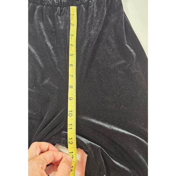 Pg collections ginger bort (PETITE) CK MEASURMENTS Velour velvet jumpsuit
Romper - Picture 7 of 9